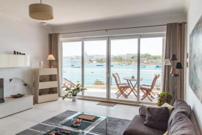 The Strand Luxurious Seafront Apartment